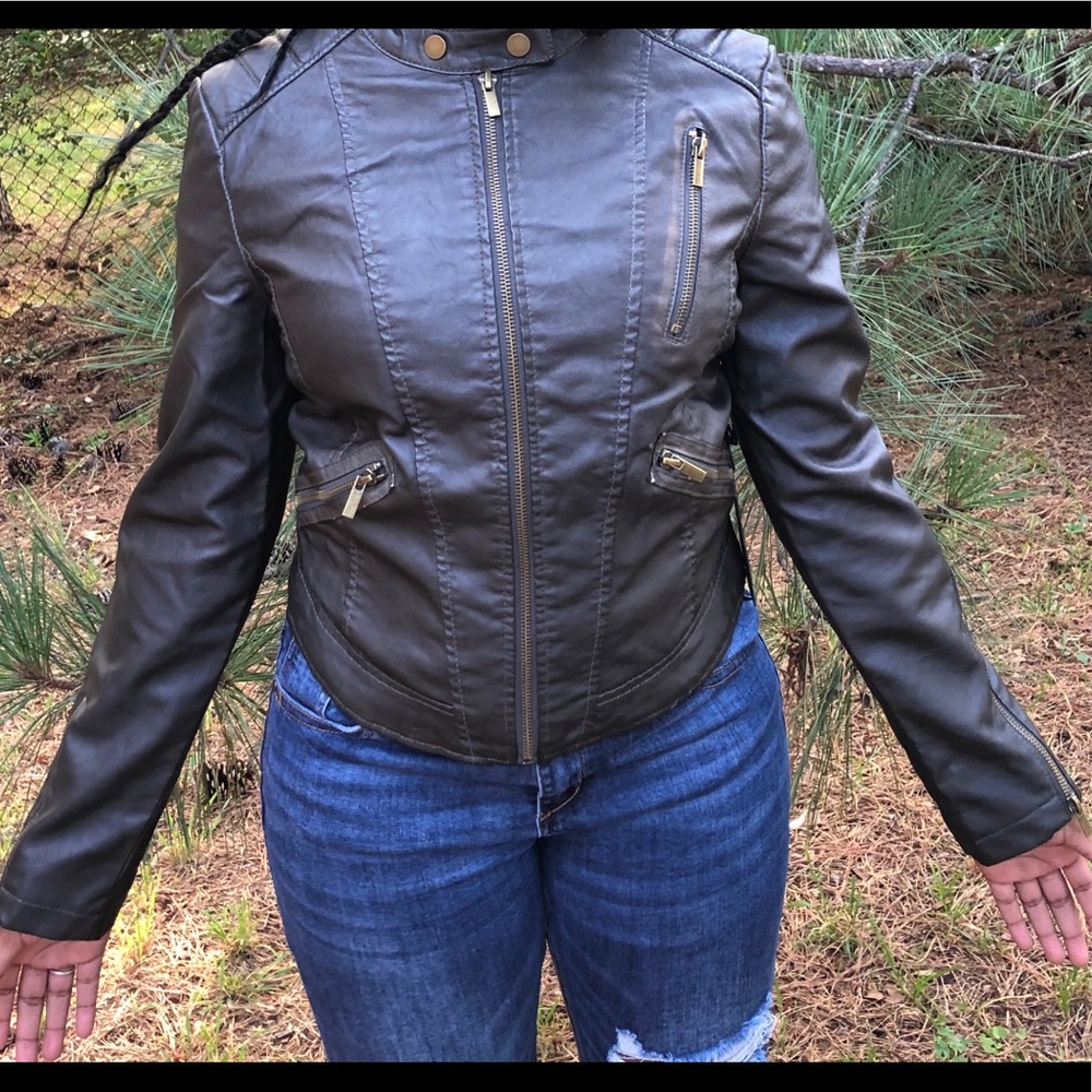 Women-Olive Snap-Collar Crop Faux Leather Jacket